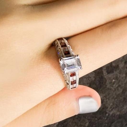 Courtly Pageant White Gold Ring AVENA03 Collection