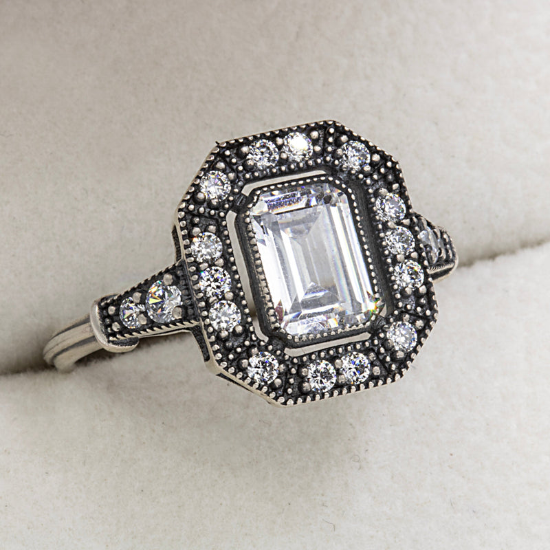 Magna Decorus Edwardian Ring XVIII Collection